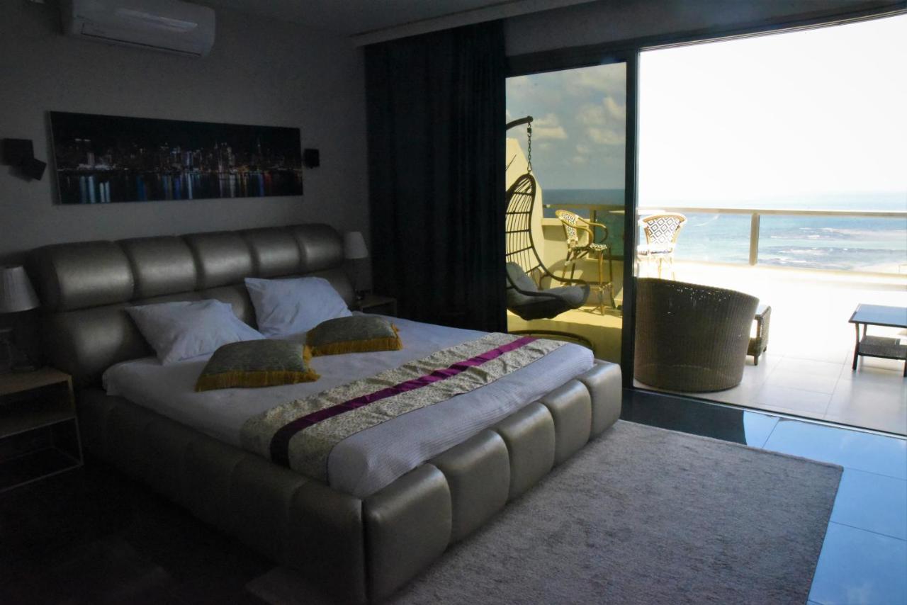 Penthouse Apartment On The Beach Bat Yam Exterior foto